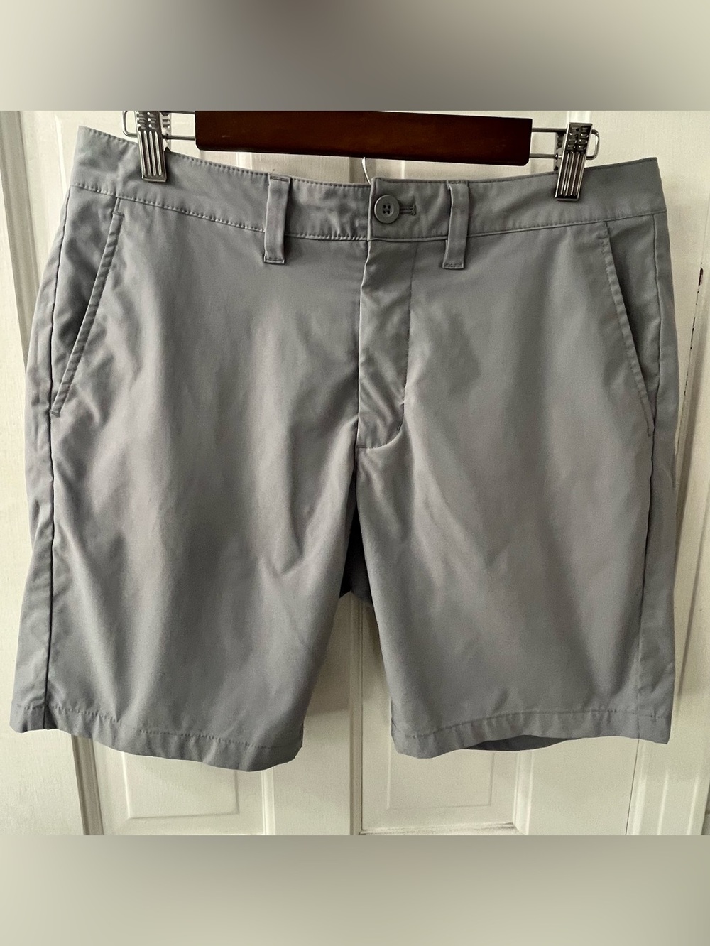 Greatness Wins Clubhouse Shorts in Gray. Mens Size 32, Inseam 9 Inches